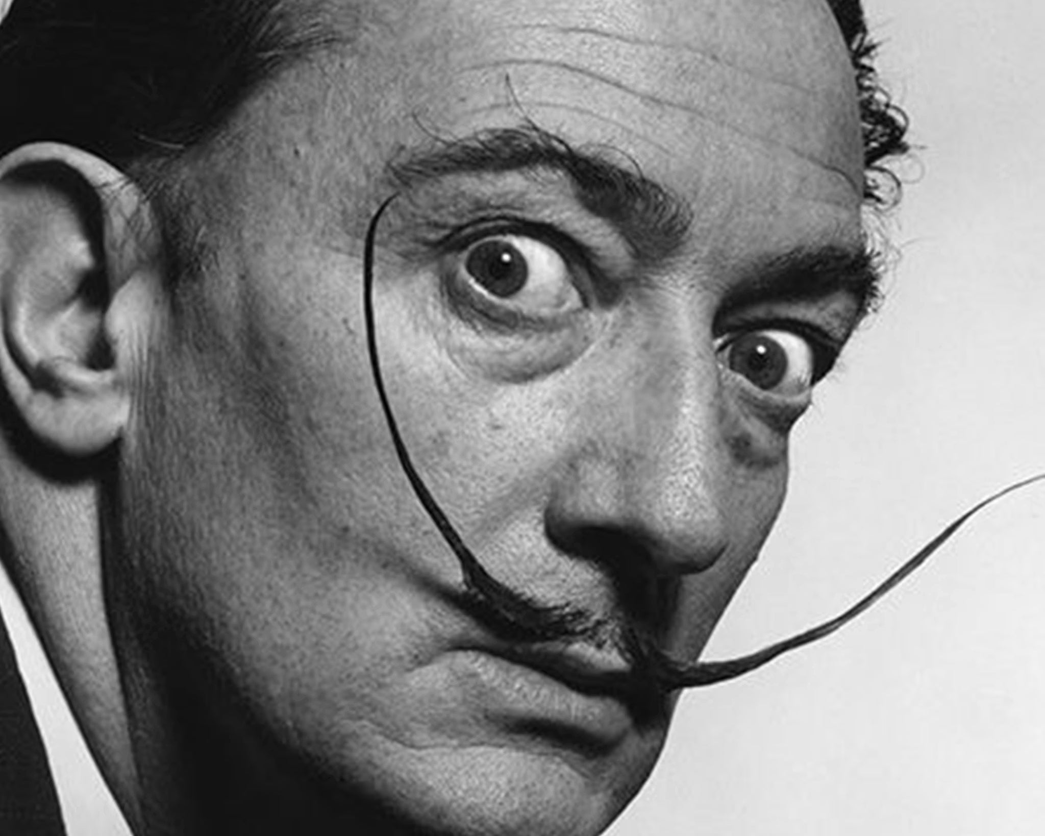 Salvador Dalí – kim był mistrz surrealizmu i jak wpłynął na surrealistyczne plakaty