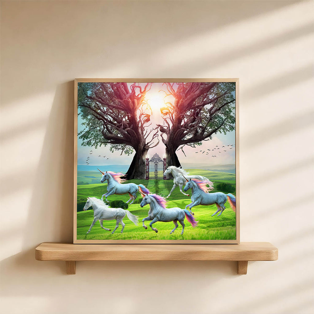 Plakat z jednorożcem i końmi, surrealistyczna grafika fantasy w stylu artystycznego kolażu, wyjątkowa dekoracja ścienna do domu.
