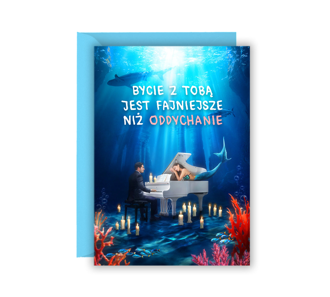 Zabawna kartka dla zakochanych – mężczyzna w garniturze gra na fortepianie pod wodą dla syrenki, napis: "Bycie z tobą jest fajniejsze niż oddychanie"