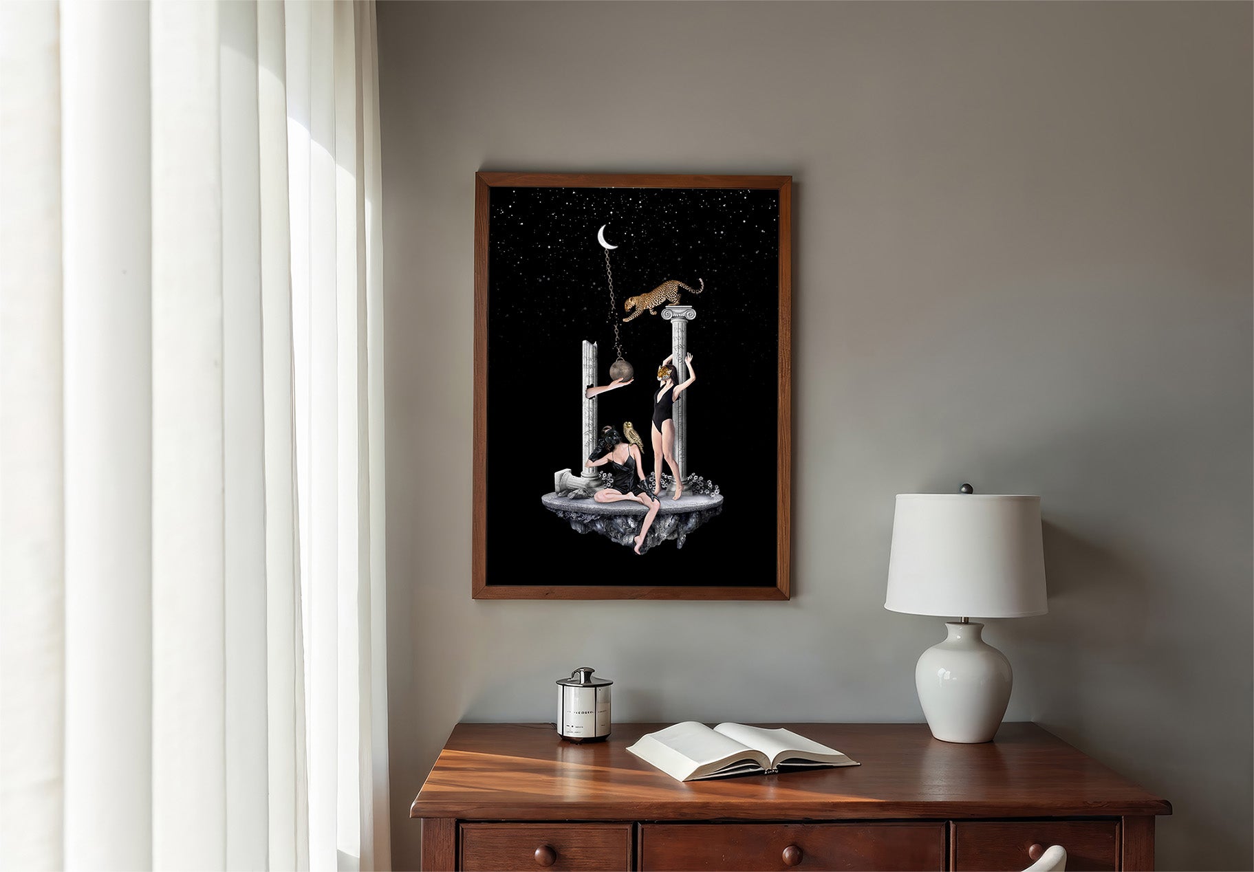 Nietypowa dekoracja do salonu, lampart na kolumnie i sowa, surrealistyczny plakat